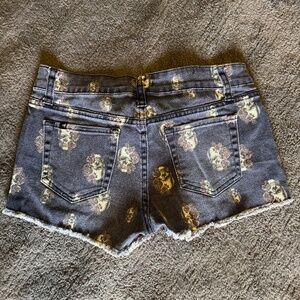 Gray Distressed Skull-Print Denim Shorts – Frayed Hem, Size 5